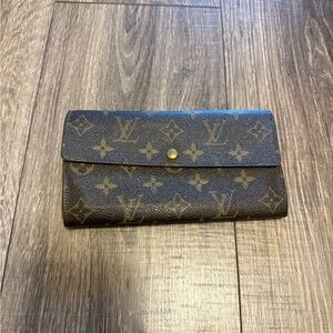 LOUIS VUITTON Monogram LV Canvas Leather Sarah Long Clutch Wallet Snap Closure